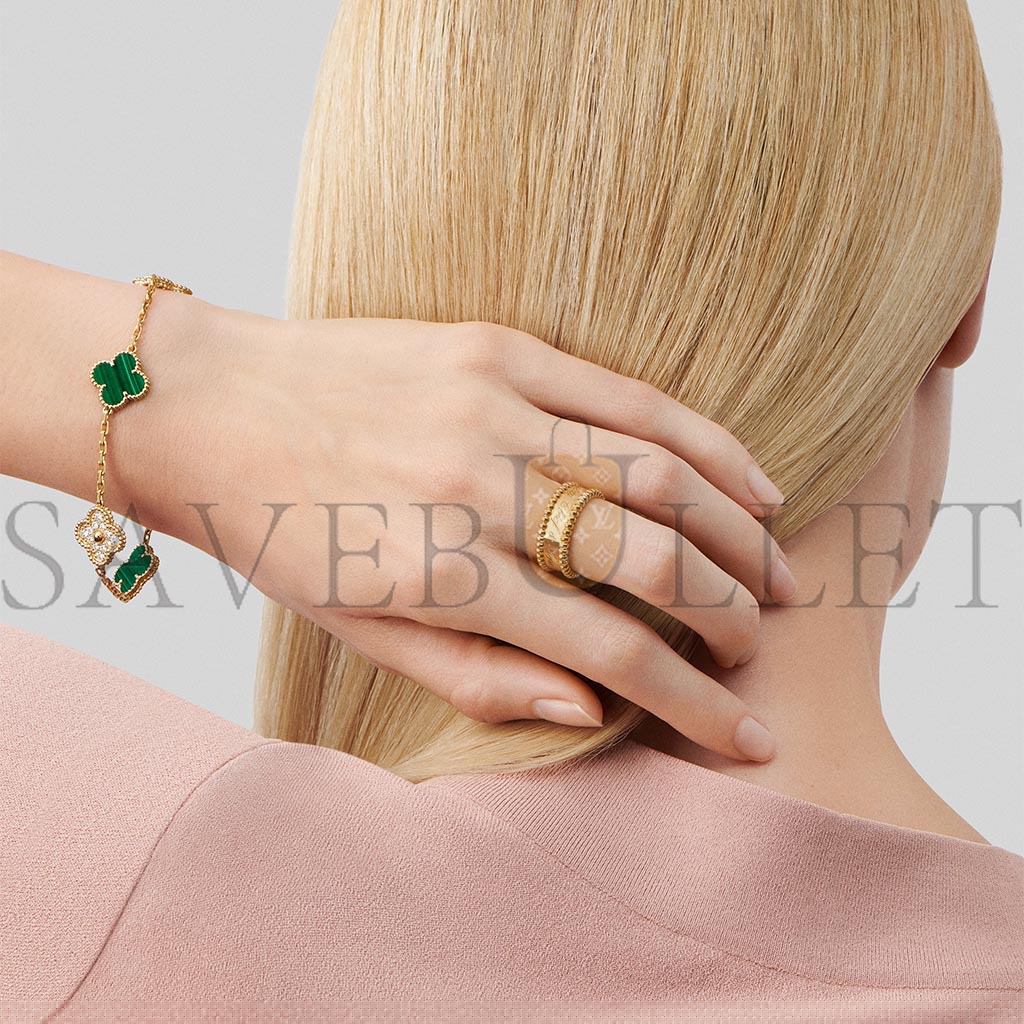 V*N CL*F arpels perlÉe signature ring - yellow gold vcaro3y600
